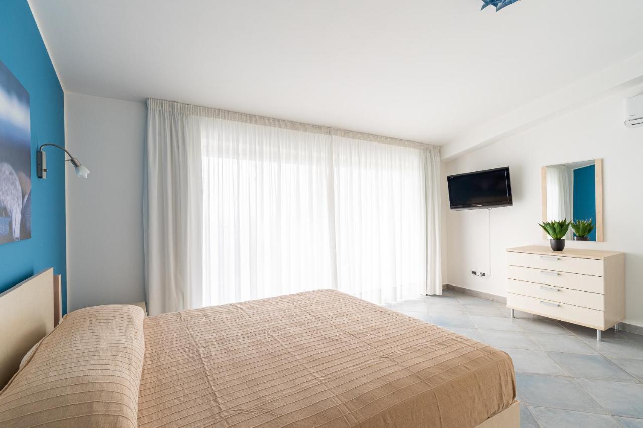 Terraces D'Orlando - Family Apartments With Sea View And Pool Capo dʼOrlando Eksteriør billede