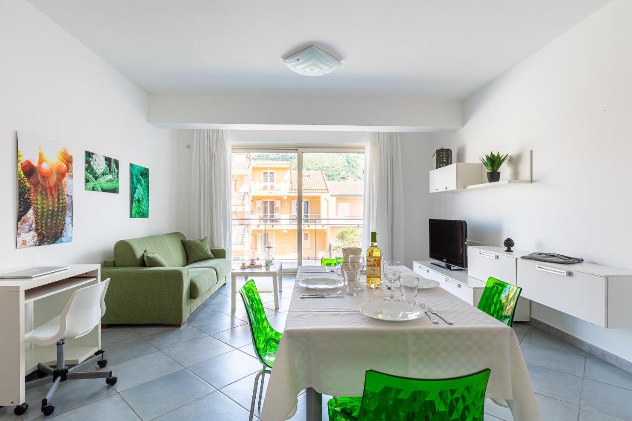 Terraces D'Orlando - Family Apartments With Sea View And Pool Capo dʼOrlando Eksteriør billede