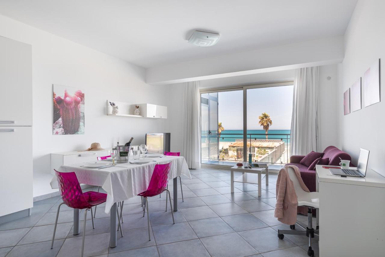 Terraces D'Orlando - Family Apartments With Sea View And Pool Capo dʼOrlando Eksteriør billede