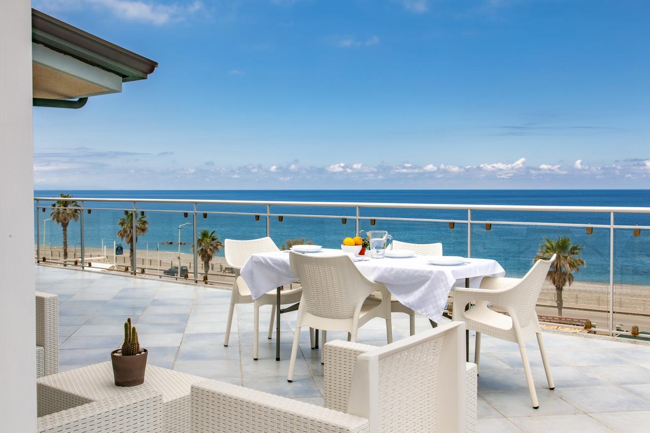 Terraces D'Orlando - Family Apartments With Sea View And Pool Capo dʼOrlando Eksteriør billede