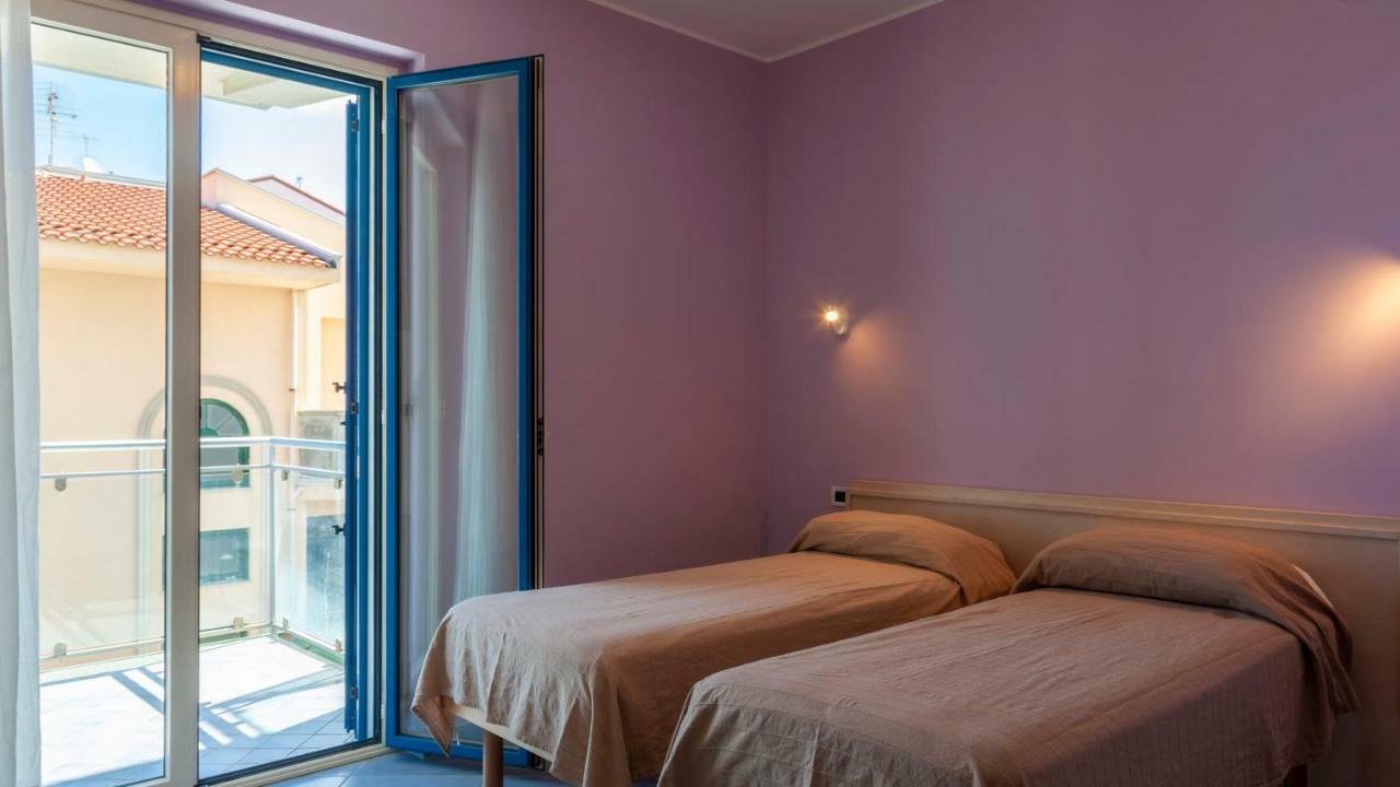 Terraces D'Orlando - Family Apartments With Sea View And Pool Capo dʼOrlando Eksteriør billede